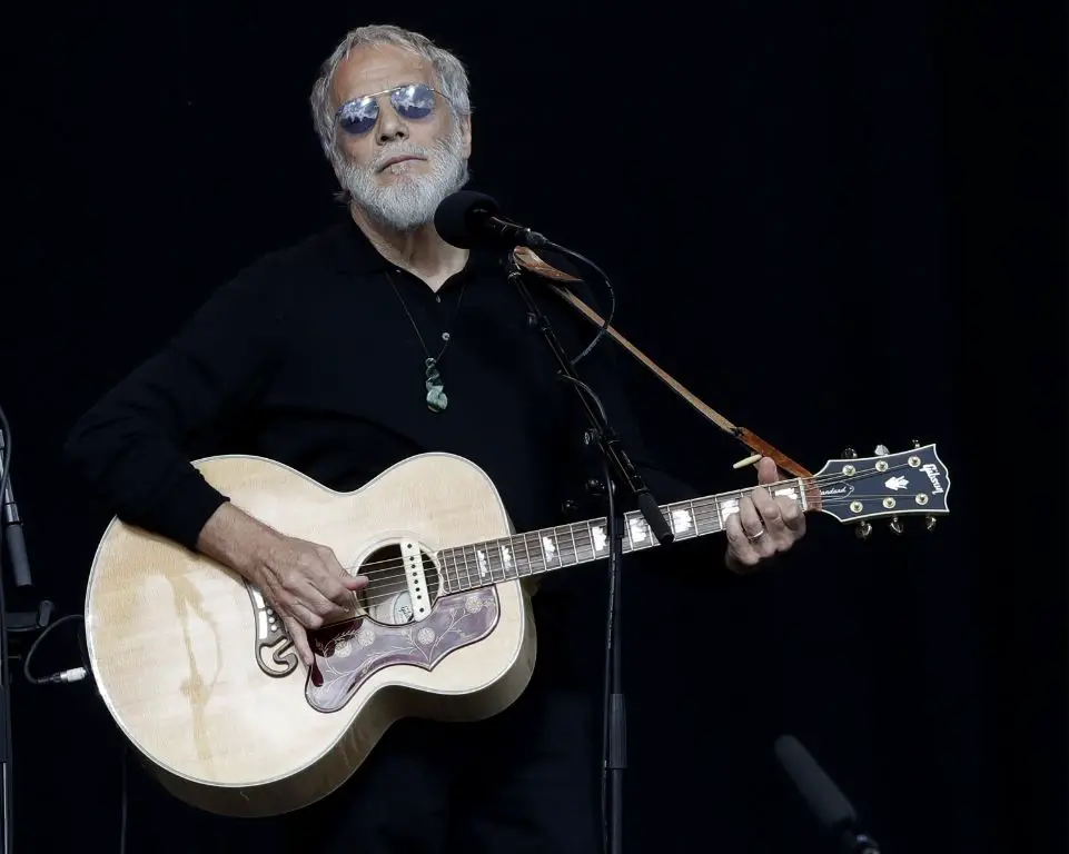 yusuf islam singing at the 2022 earthshot prize ceremony